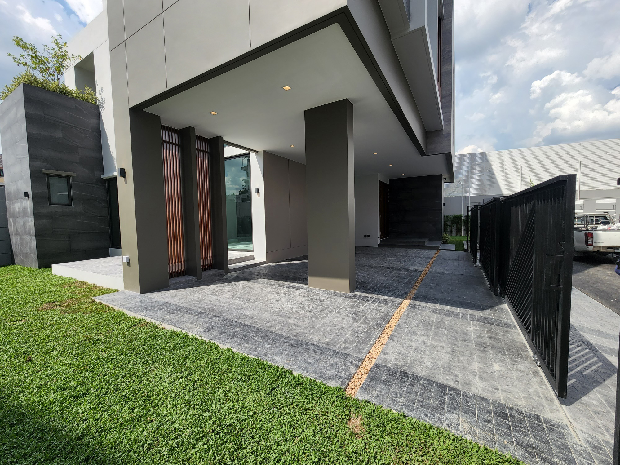 Perfect Life Construction ศูนย์รับสร้างบ้าน ผลงานรับสร้างบ้าน The Gentry Phatthanakan บ้านเดี่ยว