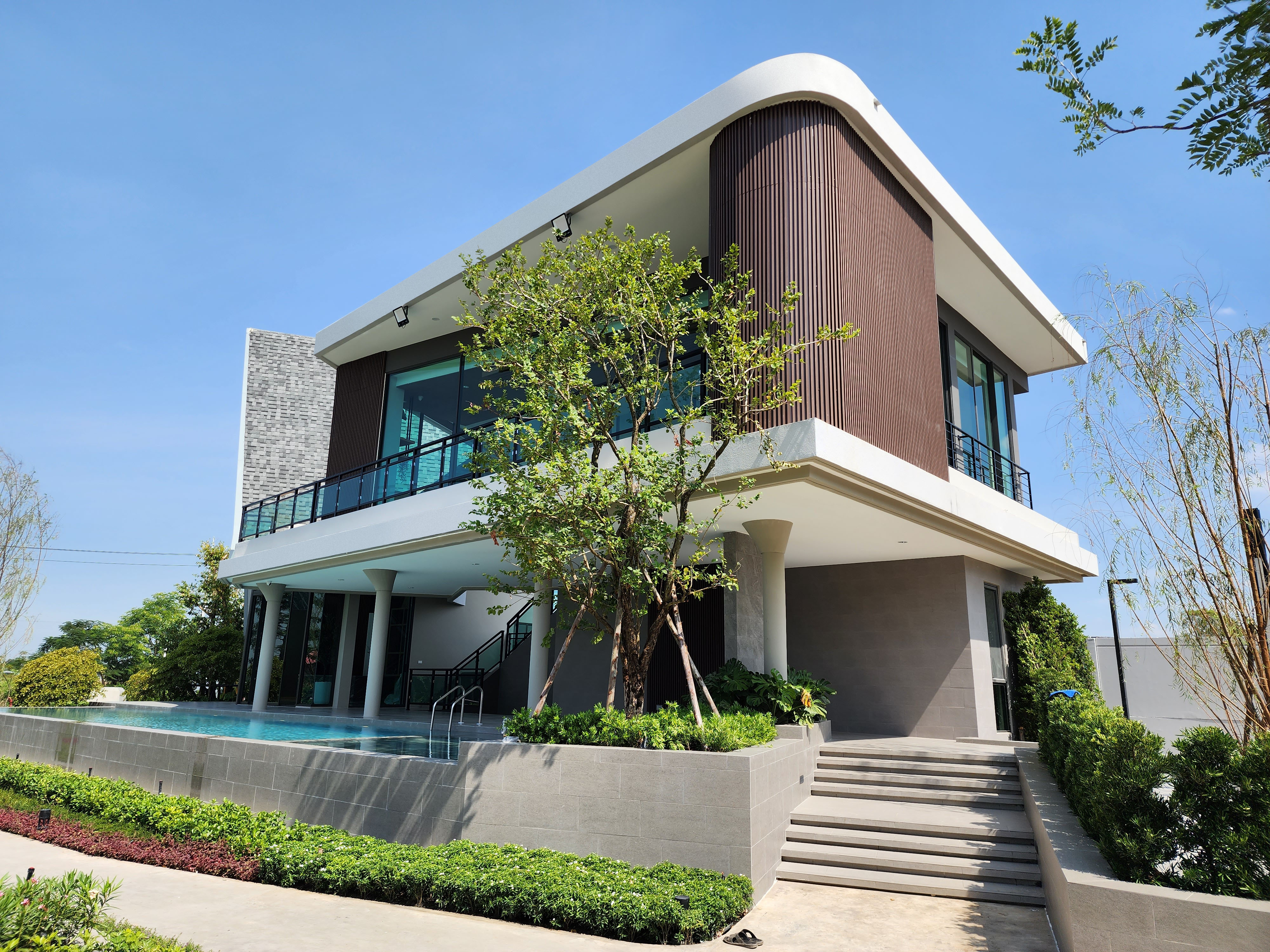 Perfect Life Construction ศูนย์รับสร้างบ้าน ผลงานรับสร้างบ้าน CHEWAROM NEW RATCHAPRUEK สโมสร